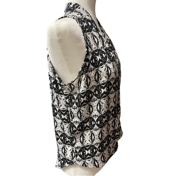Olive & Oak Sleeveless, V-Neck, Black And White, High Low Blouse Size S - Picture 3 of 8
